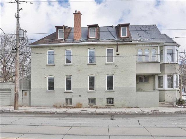 995 Bathurst St